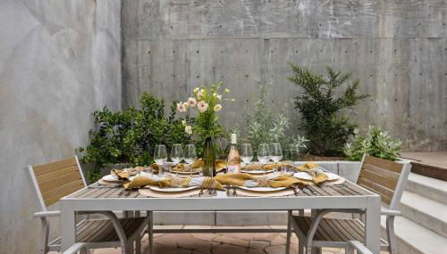 New Listing Hillside Villa by Colby & Conrad - Foto 3