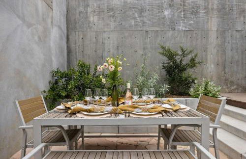 New Listing Hillside Villa by Colby & Conrad - Foto 3