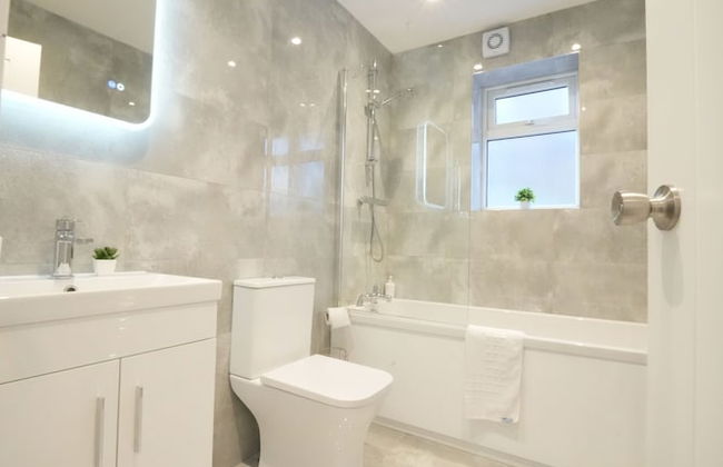 Heathrow Charge and Go - Photo 77