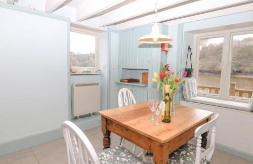 The Bathing House - Photo 6