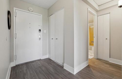 Legacy at Imperial Village 704 I 1 Bed 1 Bath - Foto 4
