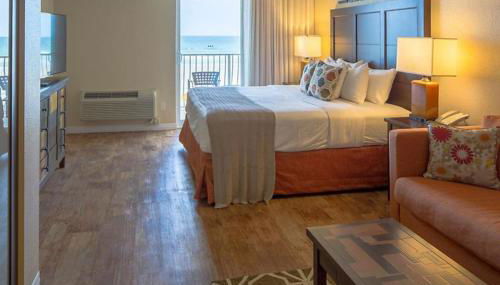 Hear the Atlantic waves in this Studio resort apt in Ormond Beach with vacation amenities - Photo 2