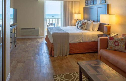 Hear the Atlantic waves in this Studio resort apt in Ormond Beach with vacation amenities - Photo 2