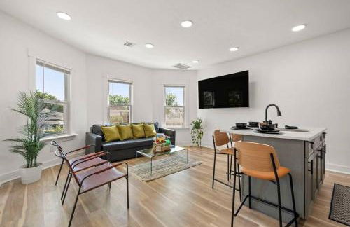 NYC Access 4BR Duplex Sleeps 10, Free Parking - Foto 1