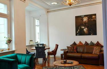 Exklusive Ferienwohnung Agnes in zentraler Bestlage von Zeitz! Vollausgestattet, freie Parkplätze, Magenta-TV, Highspeed WLAN, Fahrstuhl - Foto 1