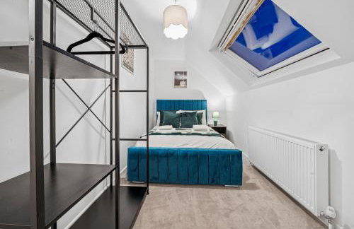 Lawrence Ave 4BD-2Storey House Fast Wifi Families & Leisure By AltoLuxo Short Lets & Serviced Accommodation With Free WiFi & Parking - Foto 2