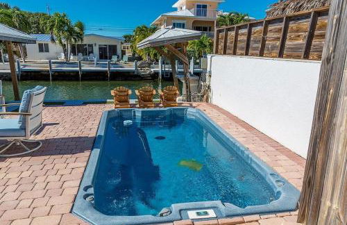 Paradise Cove - Waterfront Private Pool Home, 2 Mins to Open Gulf, 60' Dock - Foto 1