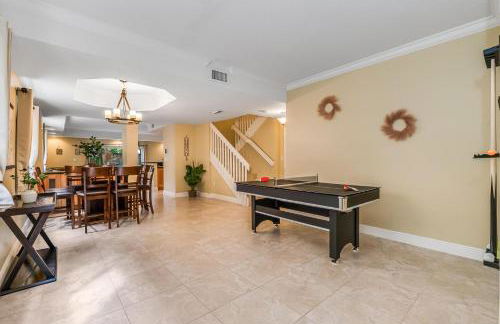 Salty Fox 5BD Oasis w Spa, Beach & Downtown - Foto 12