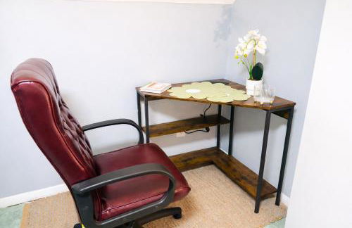 The Charming Cozy 4-Bedroom Getaway in Glen Burnie - Foto 35