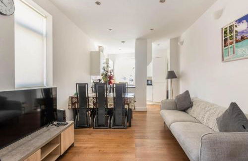 Group Friendly 2 Bed 2 Bath FREE PARKING for 2 Large Vans or up to 4 Cars Zone 2 Sleeps 10 Close to Central London and Zone 2 tube station - Photo 69