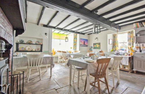 Hawthorn Farm Guest House - Photo 53