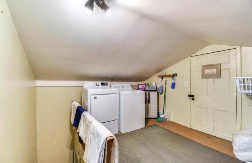 Lakefront Cayuga Retreat with Private Deck and Hot Tub - Foto 35