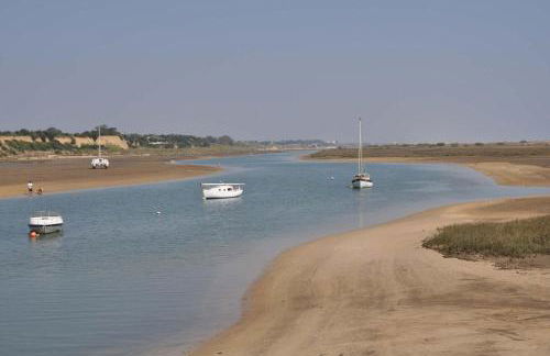 Luxury 3 bedroom Villa with Private Pool - Photo 32