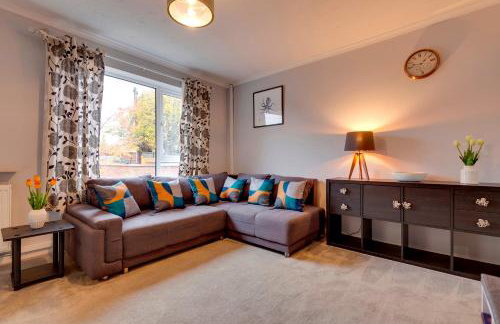 Pass the Keys Spacious and modern house with Free Parking - Photo 6