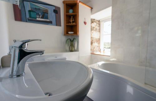 Idyllic Cornish cottage in the beautiful Lamorna valley - walk to pub & sea - Photo 11