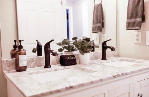 Sleeps 12! 5 BDRM-2 Kings,3 Queens-Deck & Patio-Mins to PI & Beaufort - Foto 55