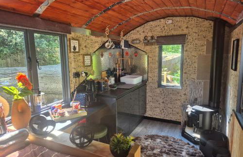 Brewers Bolt Cozy Unique Shepherds Hut - Hot Tub! - Photo 27