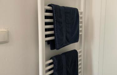 Für Gruppen und Familien - große Ferienwohnung Nähe Stadtpark, 4 Schlafzimmer, 2 Bäder, Terrasse, Parkplatz - Foto 26