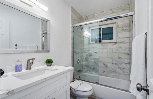 VacationSunwind Delray home! Water Front Pool Dock near Beach - Foto 26