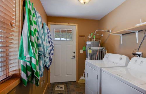 Rimfire Refuge by KABINO Hot Tub Fire Pit Sauna PS3 Grill WiFi Loft - Foto 32