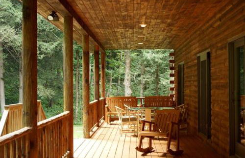 Spacious Villa Rental with a Pool for a Large Group near Catskill Mountains, New York - Photo 9