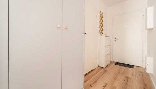 Platon Modern Studios by BookingHost - Foto 3, wardrobe