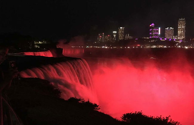 Tour nocturno por las Cataratas del Niágara - Foto 1