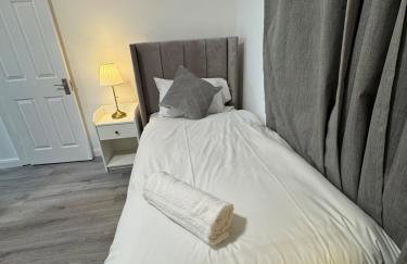 CityBuzz 4 Bedroom House in Nottingham Sleep 7 - Foto 16