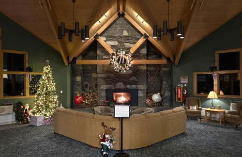 COZY LOON MOUNTAIN ESCAPE - Free shuttle, Pool, Hot tub, River&Mnt Views - Foto 48