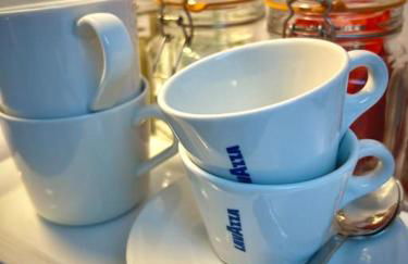 Relaxing private entrance ensuite room with stunning sea view and swimspa - Photo 12