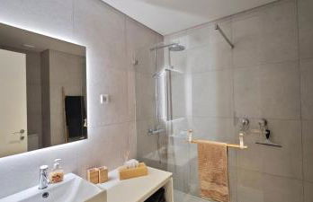 Ocean Breeze Apartment with a pleasant Patio - Photo 9