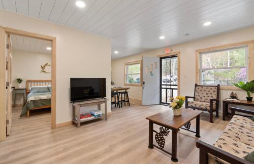 Squam Lake 3 bed plus 3 bath rental (Suite 7) - Foto 2