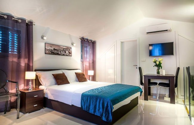 Split Oasis Apartments - Photo 9