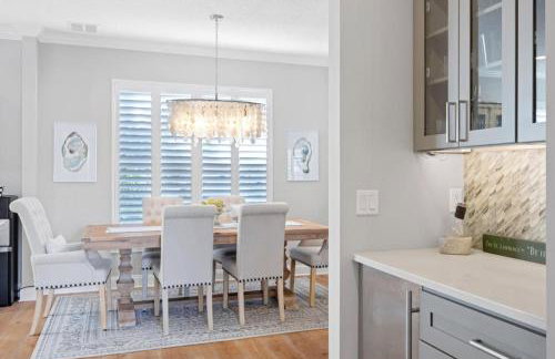 Stunning Beach Getaway - Steps to Ocean - Foto 16