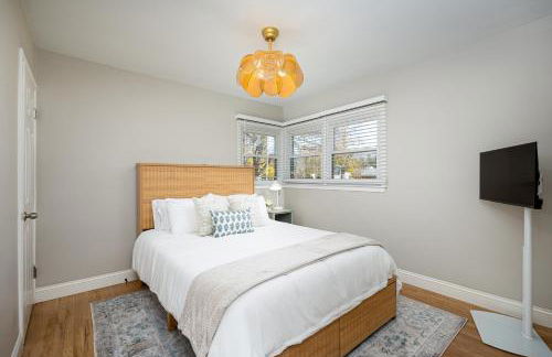 Main Street Retreat Hot Tub Sleeps 8 - Foto 25