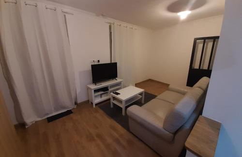 Appartement 2 pièces, proche RER, Bus et chateau - Foto 16