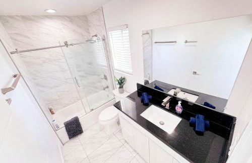 Cozy 3 BR Townhouse with Balcony - Photo 46