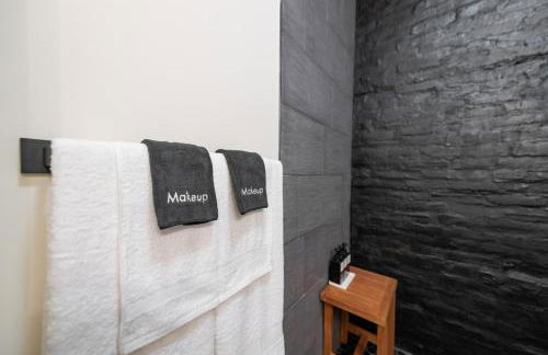 Modern Loft-Style Retreat Near Blenko Glass in Milton, WV - Foto 12