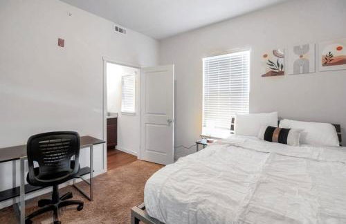 Relaxing 3BR Apartment With Pool & Wifi - Photo 7