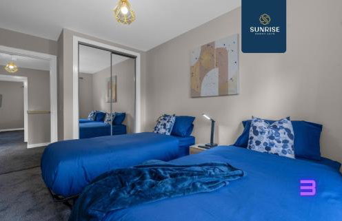 L2 - INVOICE and REDUCED PRICE only via SUNRISE SHORT LETS DUNDEE, Stunning 4 Bed House with 6 Beds and 3 bathrooms, TVs in each room, Free Parking, Fully Equipped, Local Amenities, Easy Ring Road Access, Special Rates and ONLY 9 Mins to STANNERGATE Ports - Foto 31