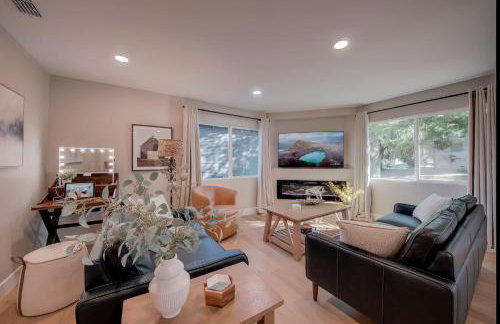 Folsom Old Town Escape • Cozy Cottage + Library - Foto 31