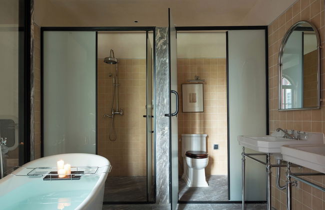 Golden Age Hotel - Photo 66