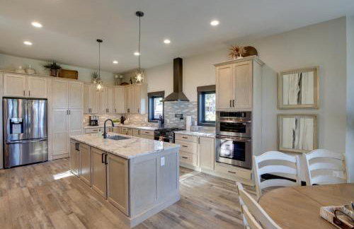 South Dakota Retreat w/ Hot Tub, Fire Pit & Grill! - Foto 8