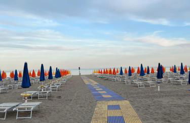 Appartamento fronte mare con terrazzo e parcheggio privato - Foto 21