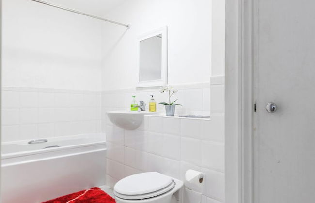 Skyline Haven Modern 2BR w/ Free Parking & 4kTV - Photo 61