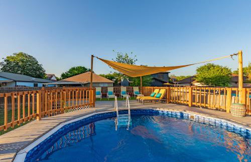 Luxury 5BR House with Pool by SeaWorld & Lackland - Foto 70