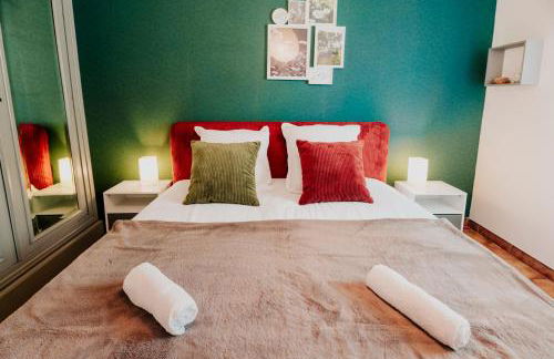 SPÉCIAL COUPLE & FAMILLE - Lit Queen Size - NETFLIX - Climatisation - Terrasse Plein Sud - 2 min Centre-Ville - 6 min Mer - Wifi 400 Mbits Parking privé - OFFRE SPÉCIALE - Foto 13