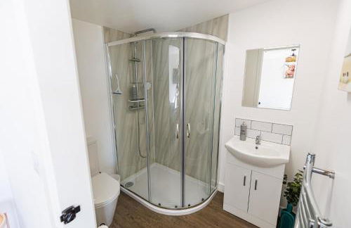 Modern Barn Conversion - Photo 12