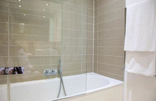 Holm House - Stylish Coastal Suites - Silures Bar & Restaurant On-site - Foto 73