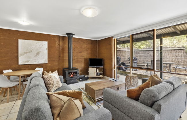 Split Point Cottages - Photo 1